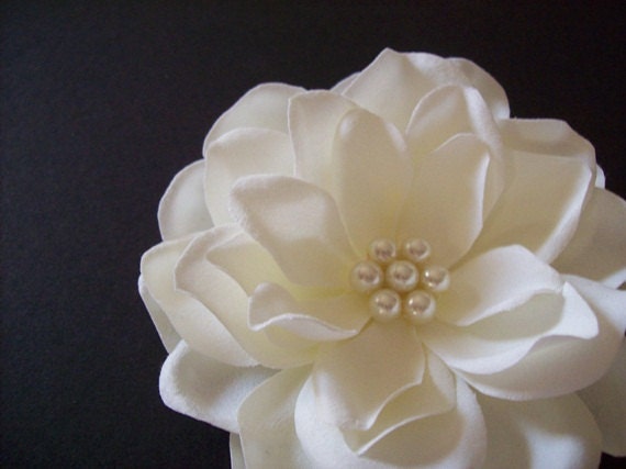 Bridal Hair Accessory - Ivory Hair Clip - Bridal Hair Flower / Handmade Wedding Accessory / Ecru Pearls / Bridal Hair Accessory