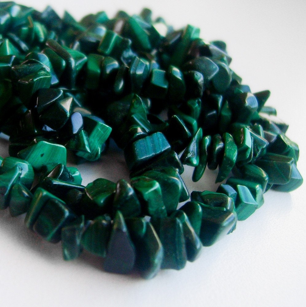 Malachite Tumbled Chips - 100 pcs