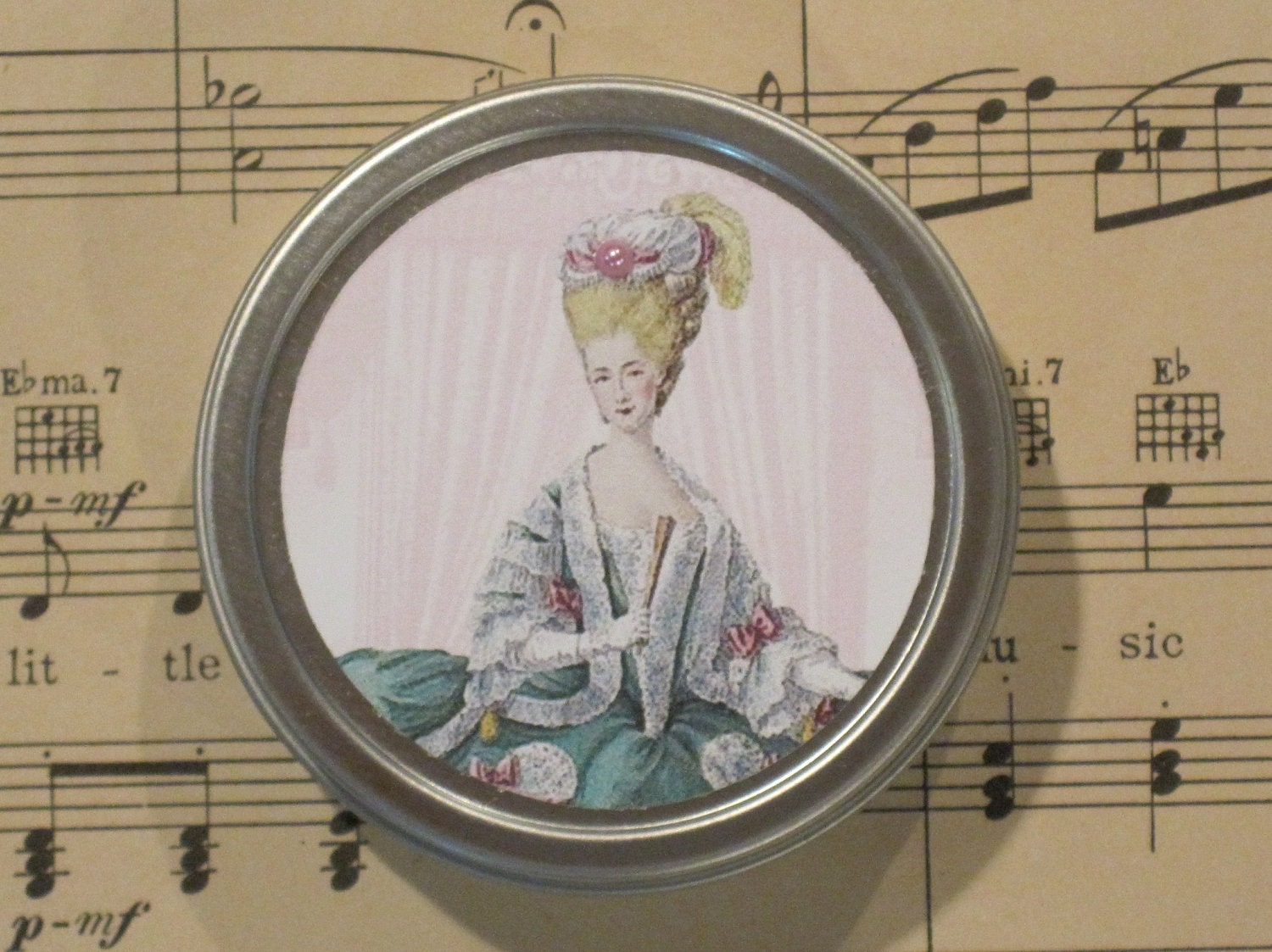 marie antoinette shabby chic 2 oz round tin