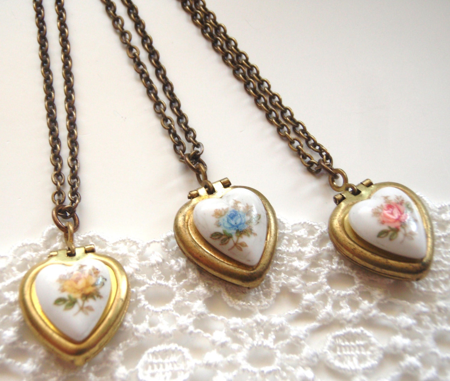 Bridesmaid Gifts Vintage Heart Locket Necklace You Choose the Color Personalized Gift Pink Blue Yellow Roses