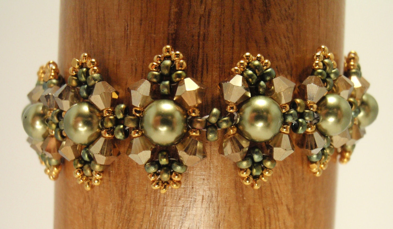 Instructions for Galadriel's Circlet of Elanor - Beading tutorial