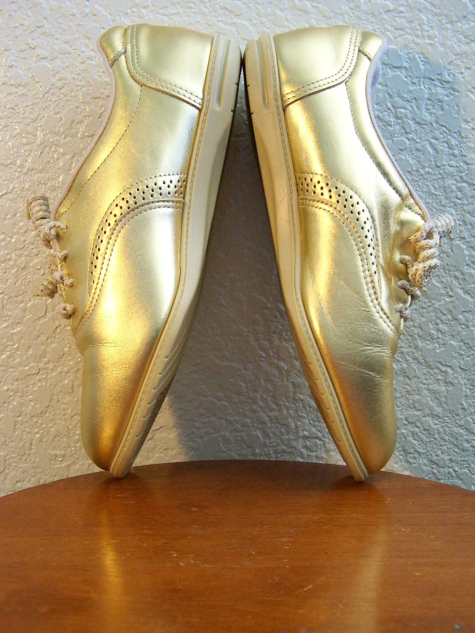 vintage neverworn gold DANIEL GREEN leisure footwear  sneakers size 9