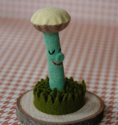 Green & Tan  Mushroom Terrarium