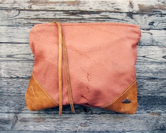 THE LIBRO pink leather clutch