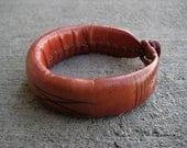VINTAGE bracelet leather terra cotta with southwestern motif and green stitching excellent condition