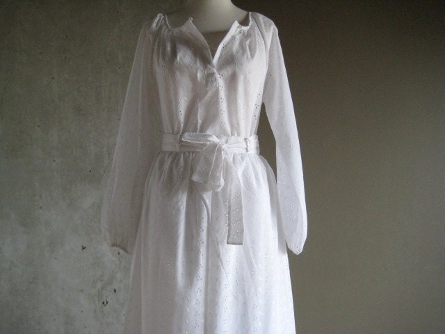 60s VINTAGE Lady Manhattan white blouse and skirt set with tie eyelet cotton polyester excellent condition size 8 size 10