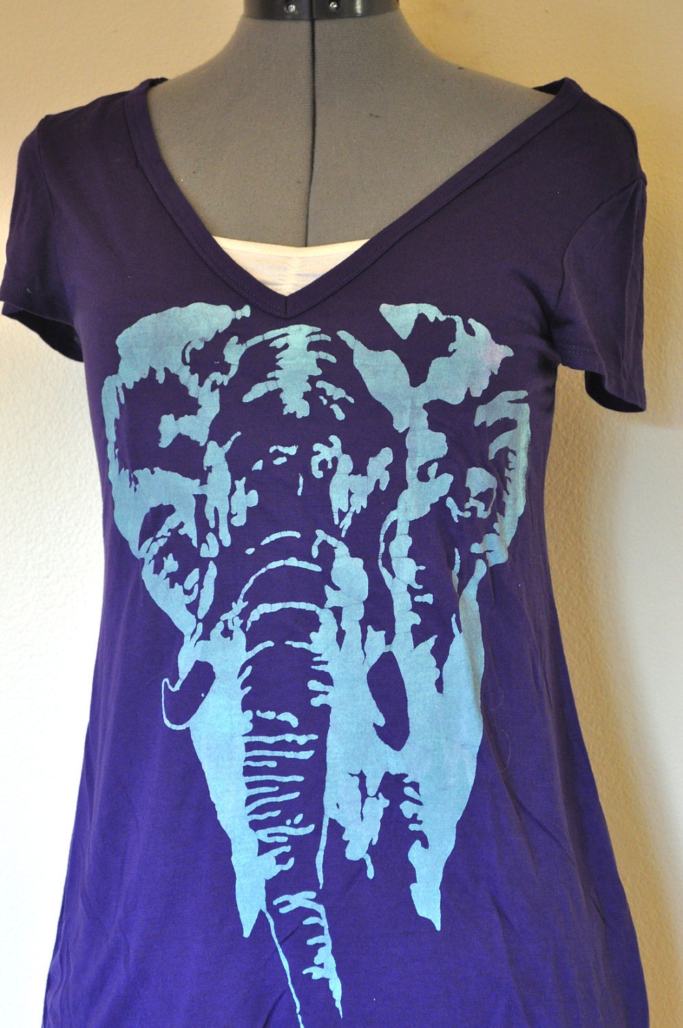 Screen Print T SHIRT - Deep Violet Elephant Screen print Gap Tshirt - Juniors Medium