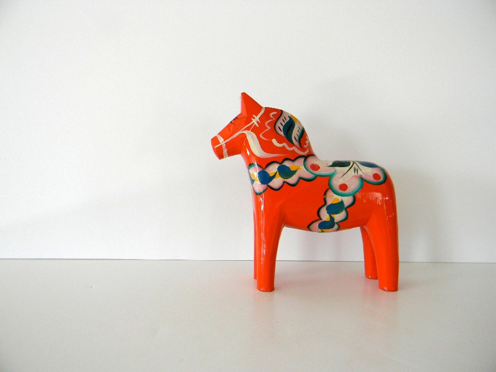 handpainted swedish dala horse