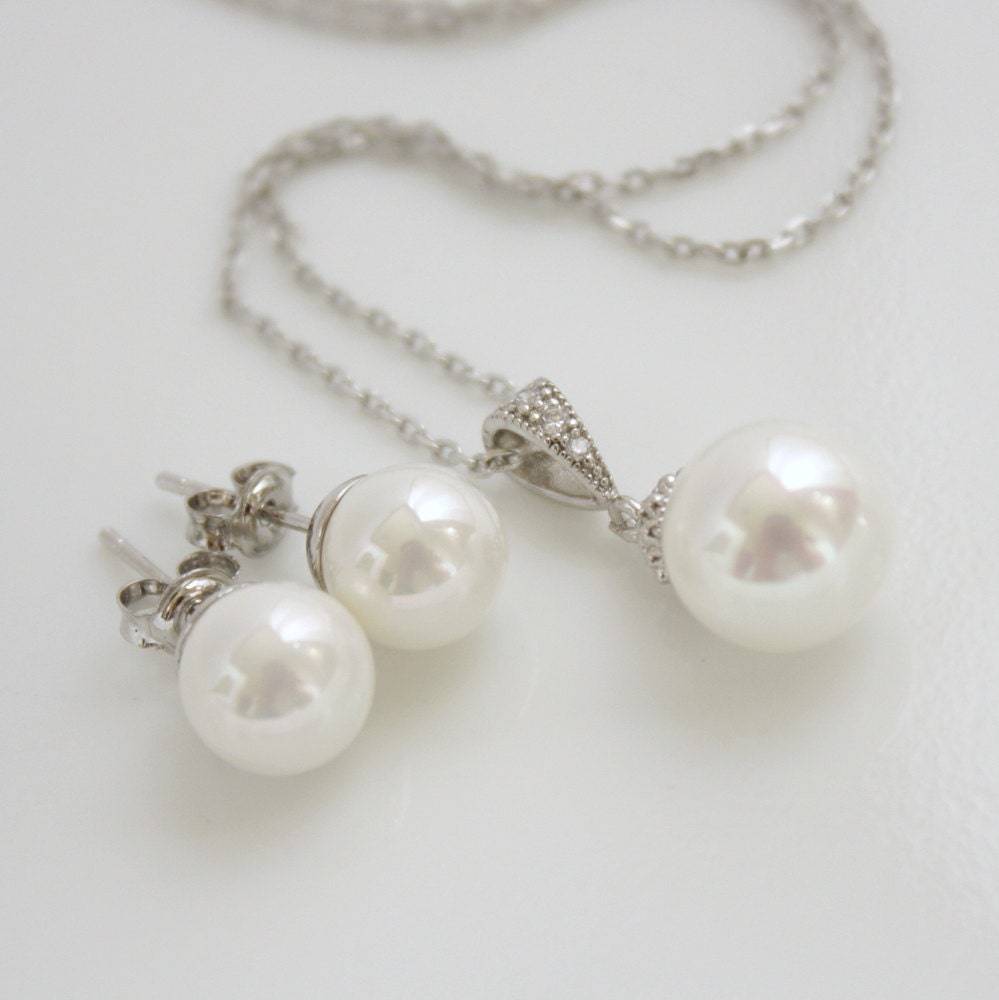 Pearl Bridesmaid Jewelry Set of 6 Silver Pearl Earrings Post Pearl Necklace