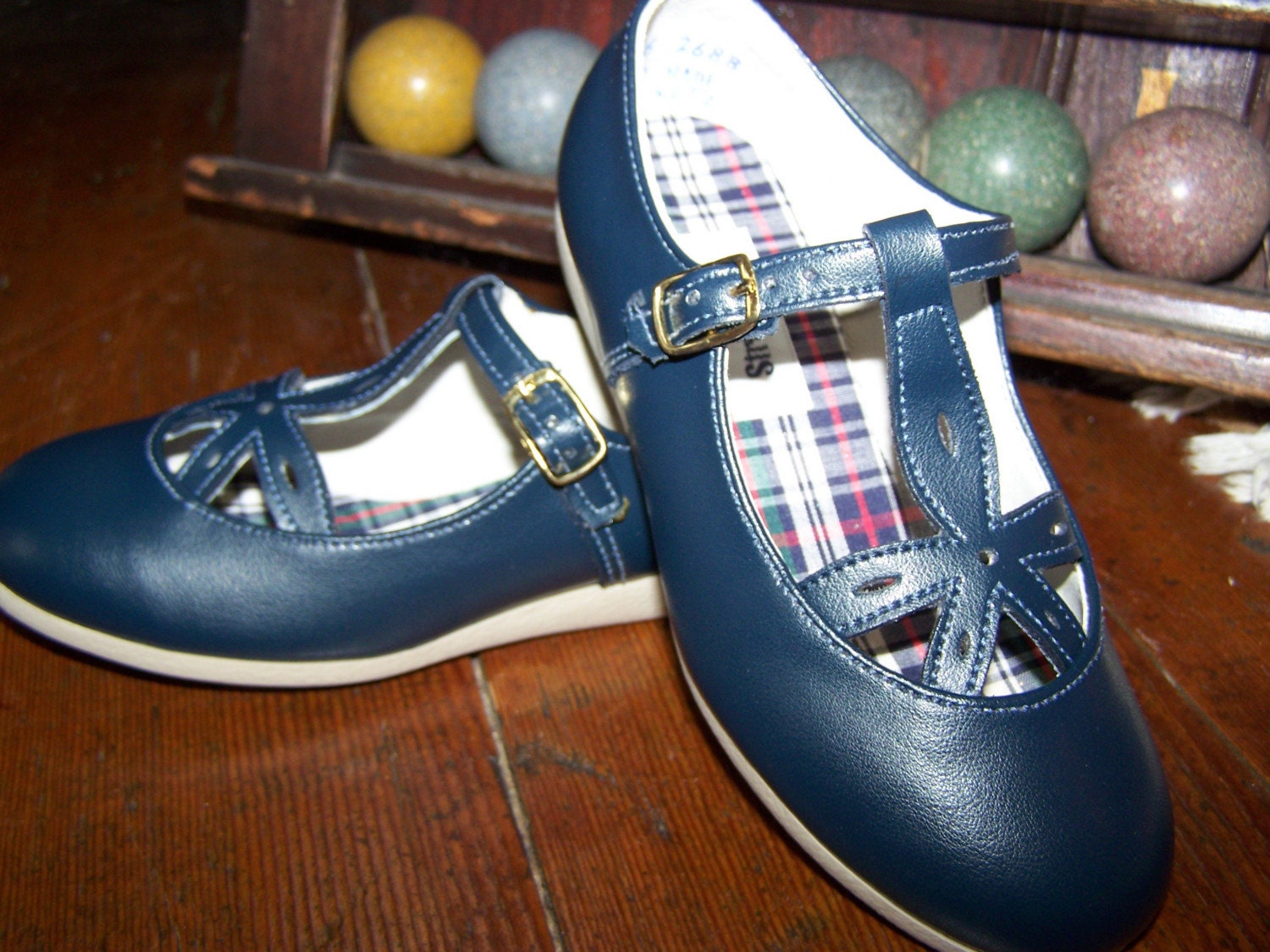 Lil Girls 1970's Stride Rite T Straps Navy Leather Never Worn size 8.5