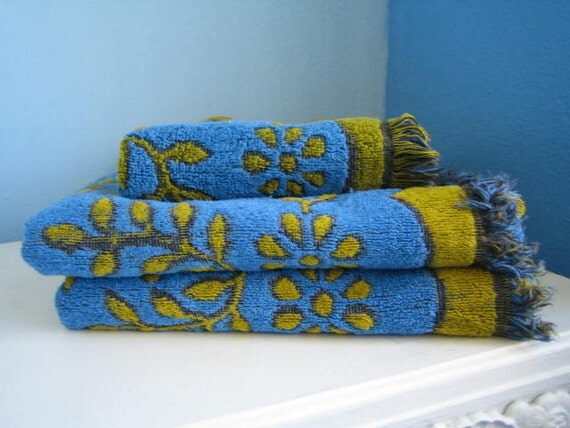 Vintage Blue and Green Bath Towel Set by HeatheredVintage on Etsy