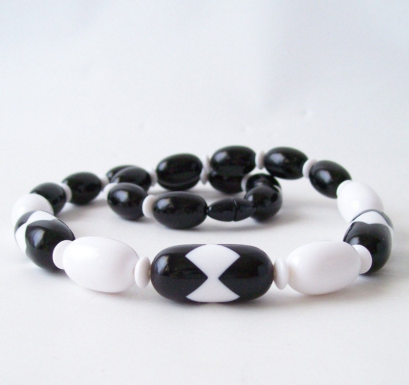 vintage necklace black and white jewelry chevron modern fashion accessories beaded choker retro avon style women ladies