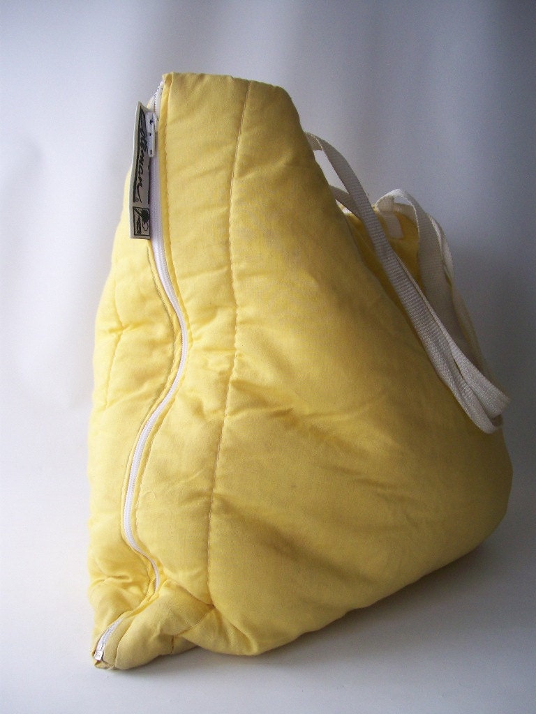 vintage coleman tote bag stadium seat yellow cushion bleacher pad outdoor events, concerts, activities, camping, summer fall retro fashion