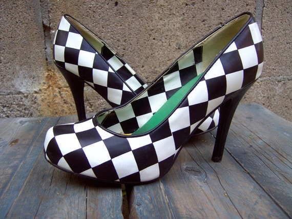 Killer black and white CHECKERBOARD pumps heels 8