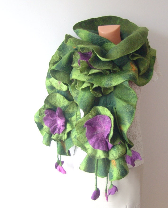 Felted  ruffle scarf  collar - Green Purple flower