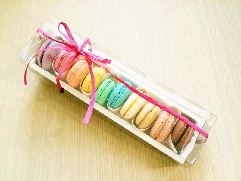 10 macaron cases (transparent package)