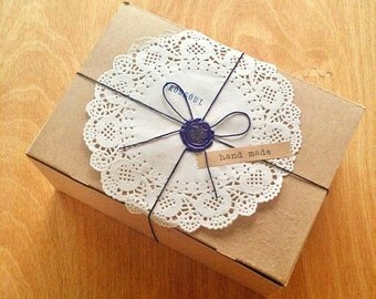 200 Medium Paper Doilies