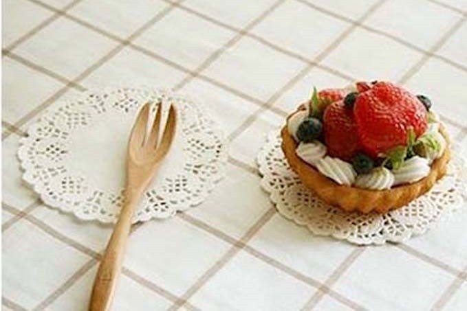 200 Small Paper Doilies
