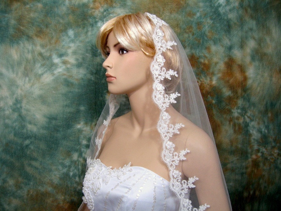 Mantilla veil bridal veil wedding veil ivory 50x50 fingertip alencon lace