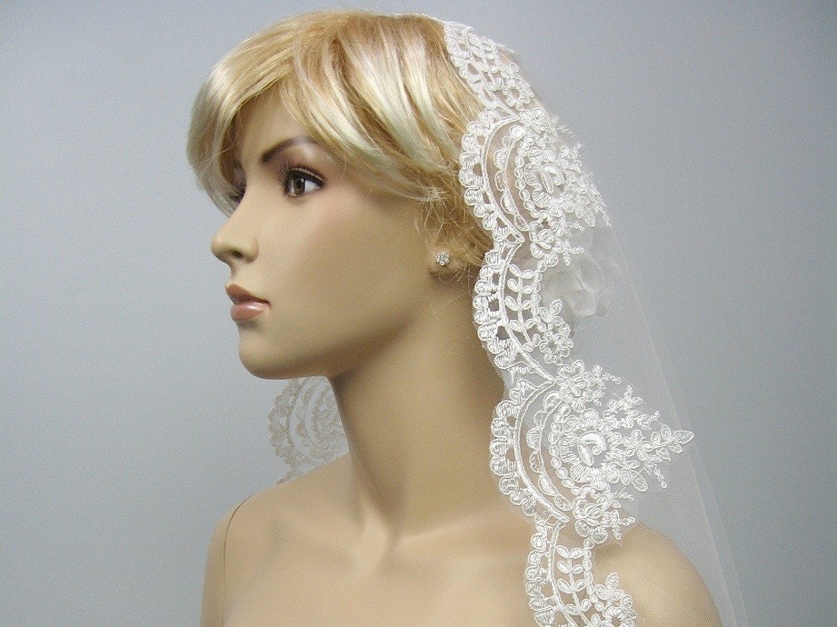Mantilla bridal wedding veil ivory 50x50 fingertip alencon lace