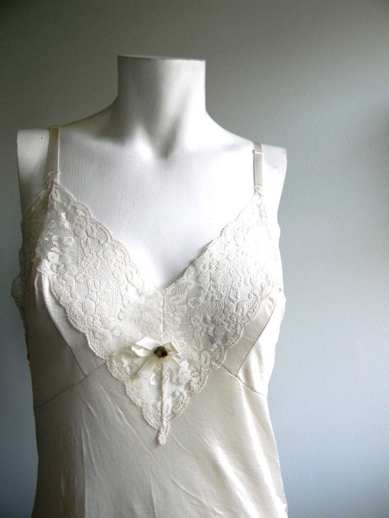 vintage. Cream Lace Slip / Full Slip / Size 34
