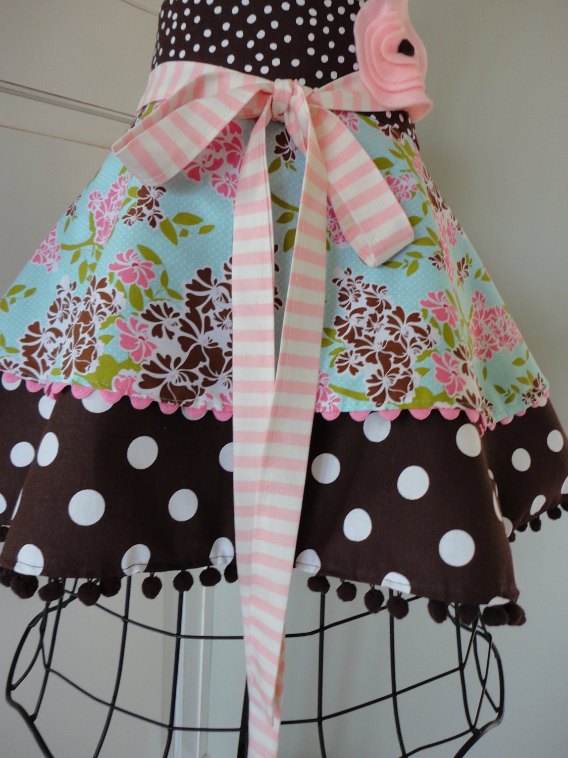 4RetroSisters "Annabelle" Pretty Blue & Pink Bouquet With Chocolate Brown - Retro Womens Half Apron