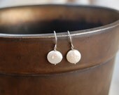 everyday pearl earrings