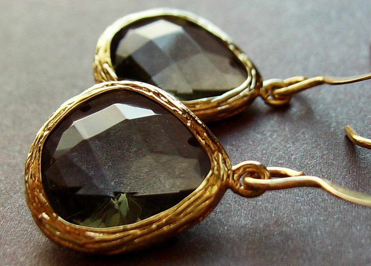 Black Friday Sale - Black and gold earrings, faceted black diamond stone. Night by joanniel creations