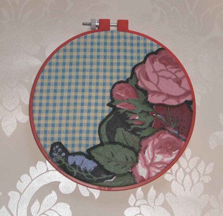 Roses and Gingham Applique Wall Decor