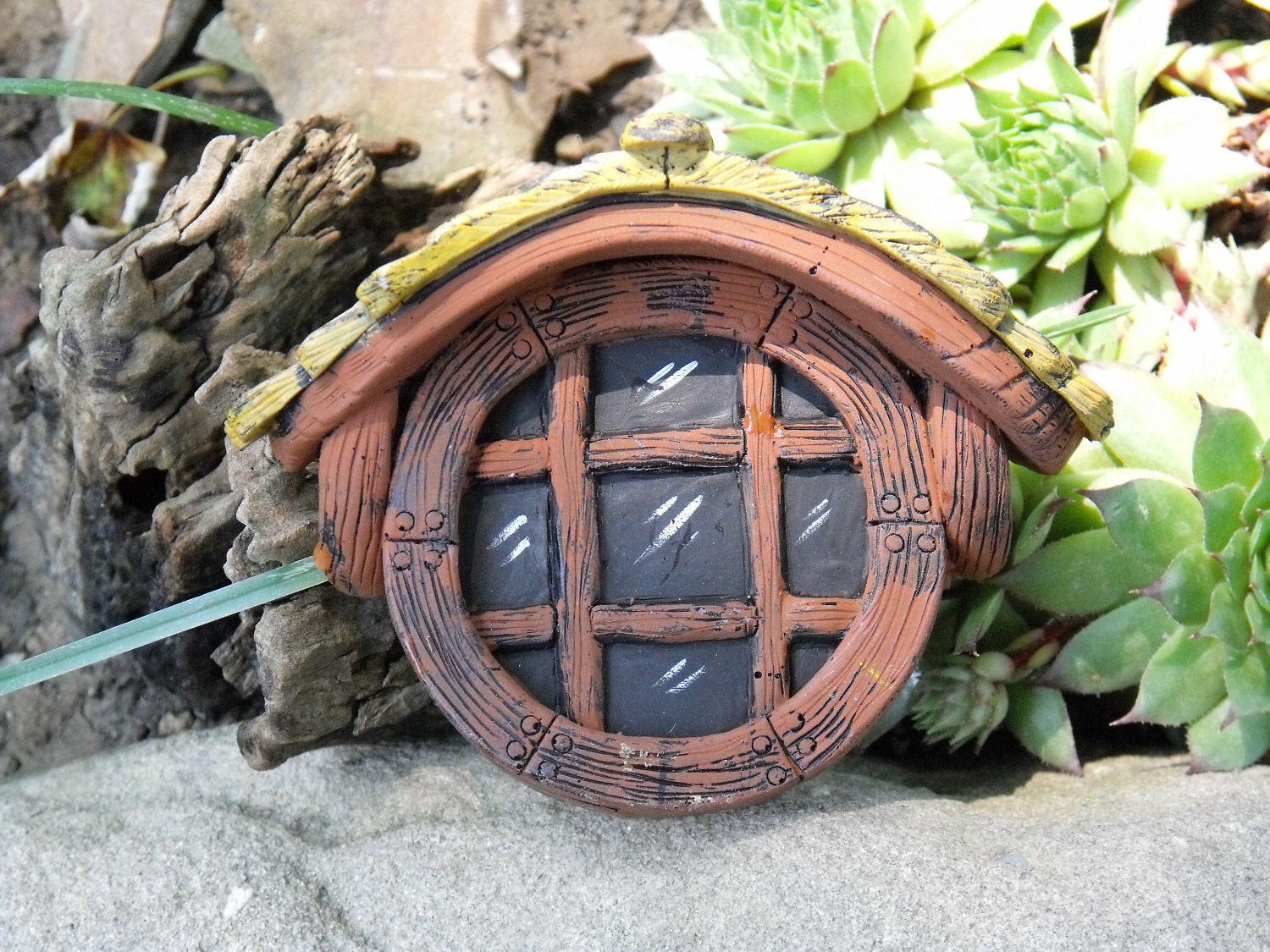 Round Fairy window with shingles