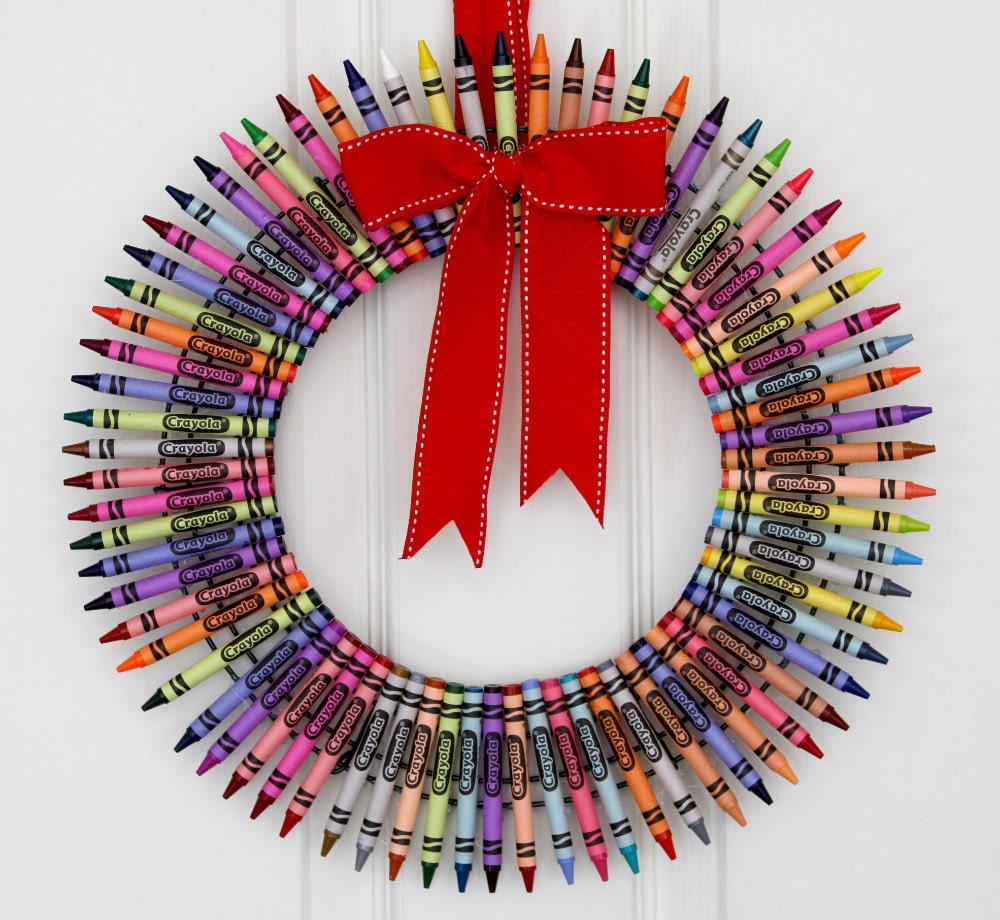 Color Me Merry Crayon Wreath // Teacher Wreath // Colorful Crayon Wreath // Kids Wreath // Gifts for Teachers