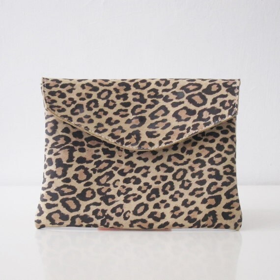 Sarah leather clutch (Handmade to order,, take 15 days to be made plus shipping ETA)
