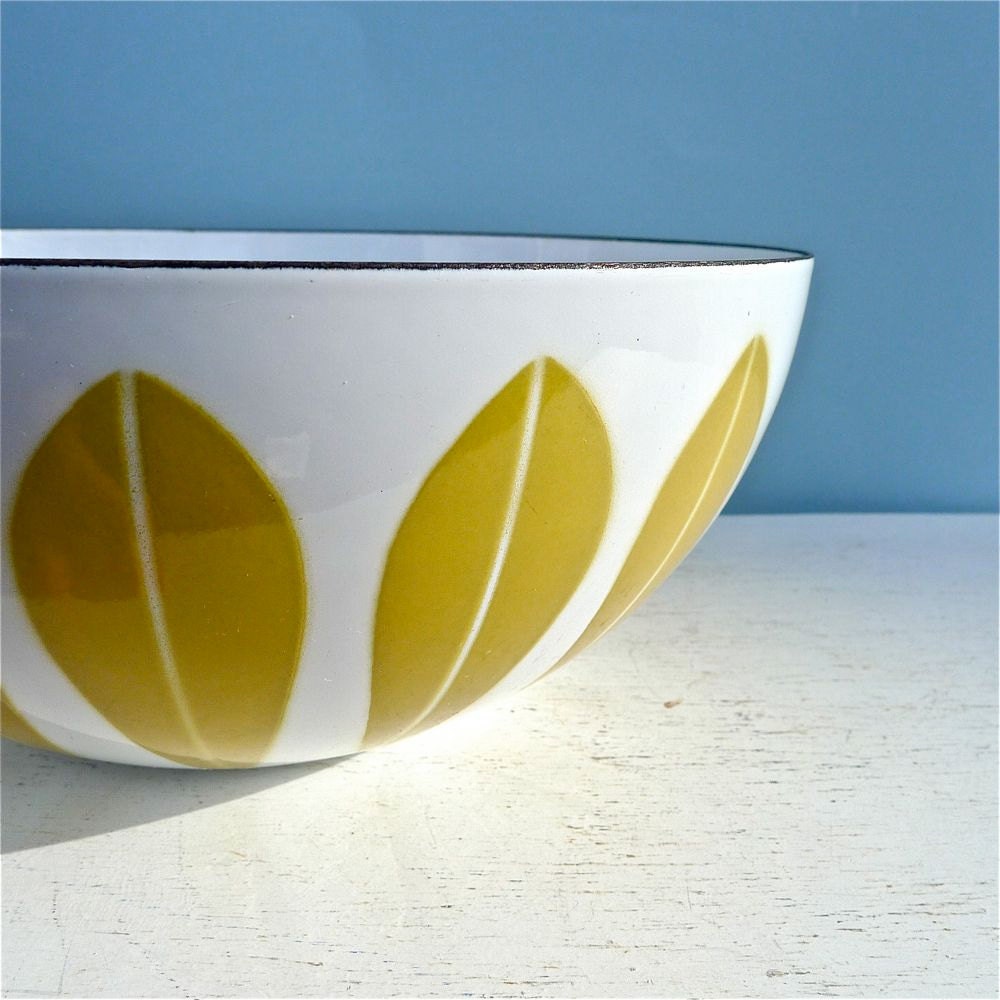 Vintage Cathrineholm Mustard on White Lotus Enamel Bowl 9.50"