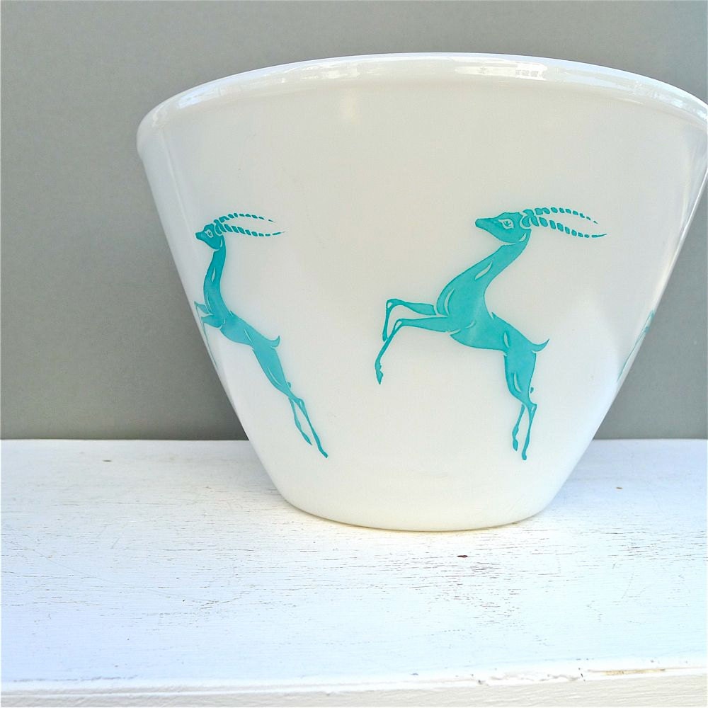 Vintage Fire King Gazelle Splash Proof Mixing Bowl RARE