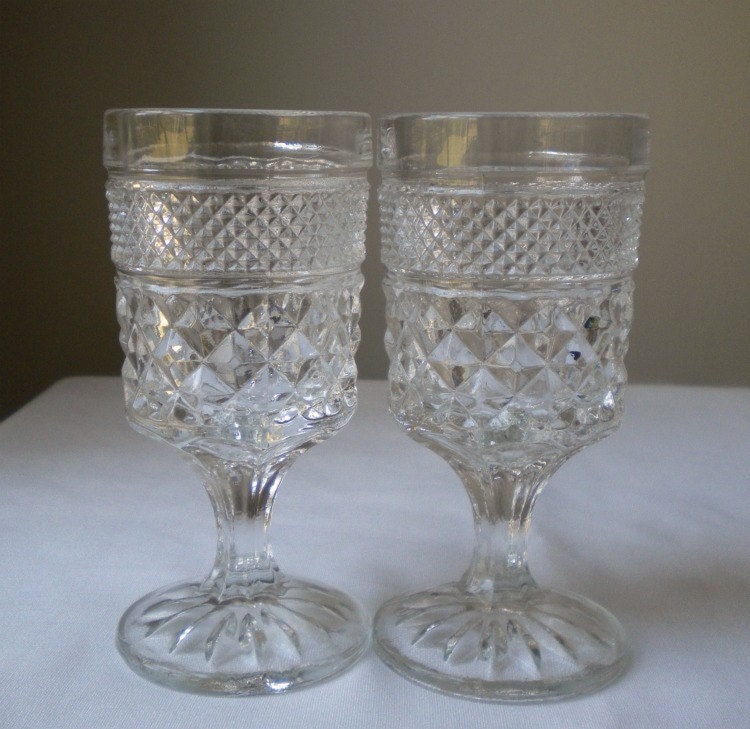 Set of 2 Clear Vintage Cocktail Glasses