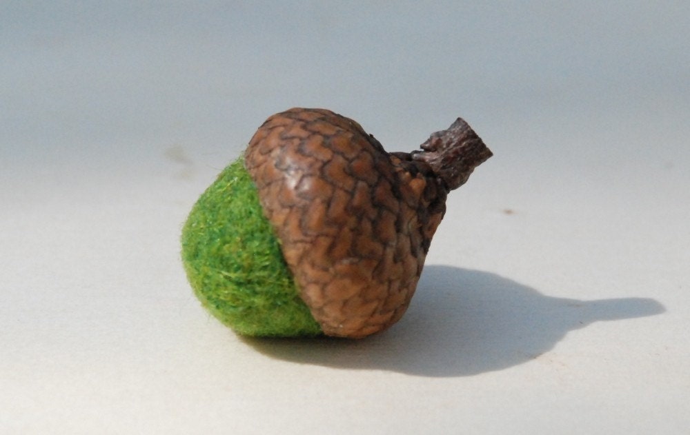 Needle Felted Wool Acorns - 9 Mossy Green