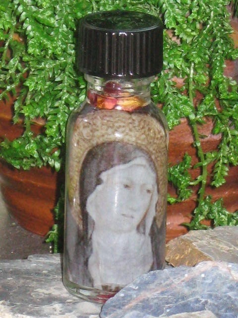 Saint Clare Sacred Image Oil-Hoodoo-Voodoo-Witchcraft-Saint of Wisdom, Clarity, Divinors, and Psychics