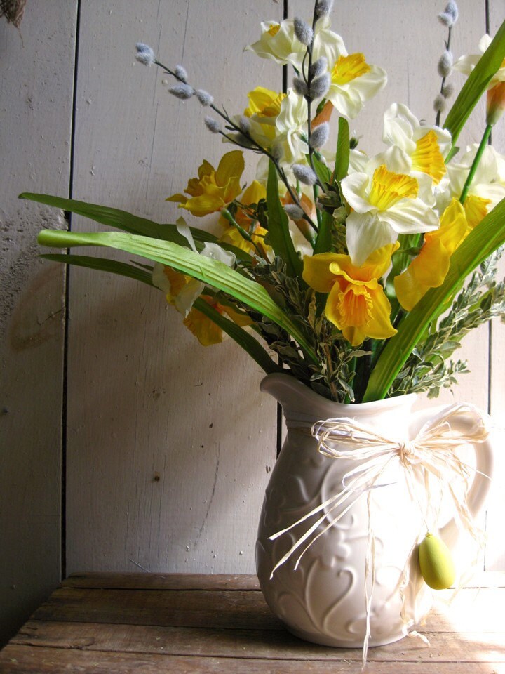 Cottage Daffodil Pitcher