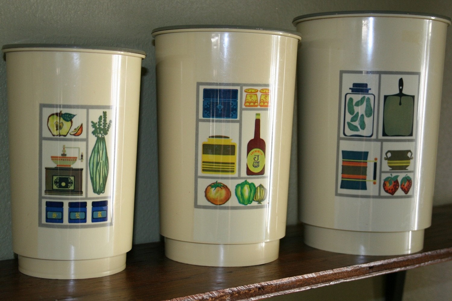 SALE Vintage Nesting Canisters Mid Century Modern nesting containers Set of 3 Kitchenware kitchen decor food utensil Storage funky retro fun