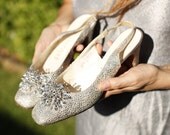 Silver Star - Cinderella Vintage 60s Silver Lurex Sparkle Shoes. Ornate Fancy Silver Star detail. Women's Size 7