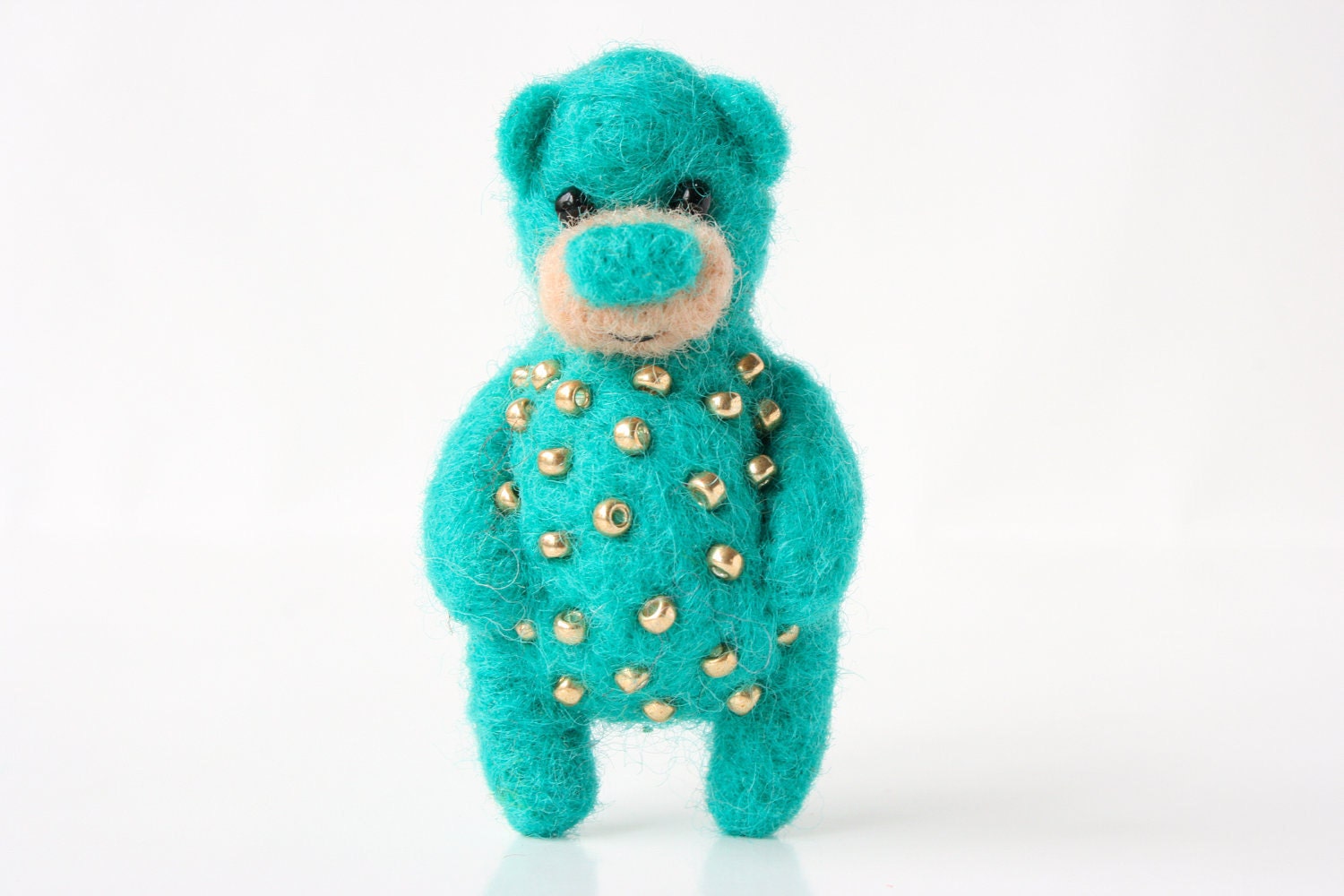 Green-ish bear with golden beads, brooch 2