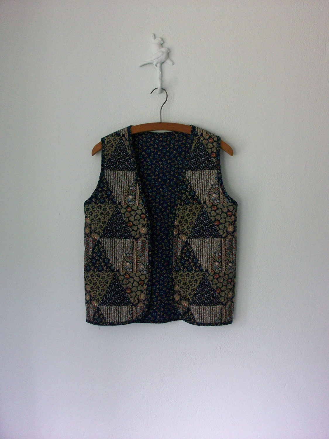 Quilted Tunic Vest ... 1980's Floral Calico Patchwork ... Medium / Large