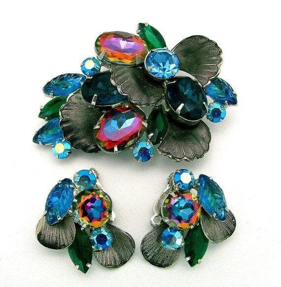 Vintage Juliana Watermelon  Brooch Earrings Set With Scalloped Leaves & Carved Navettes