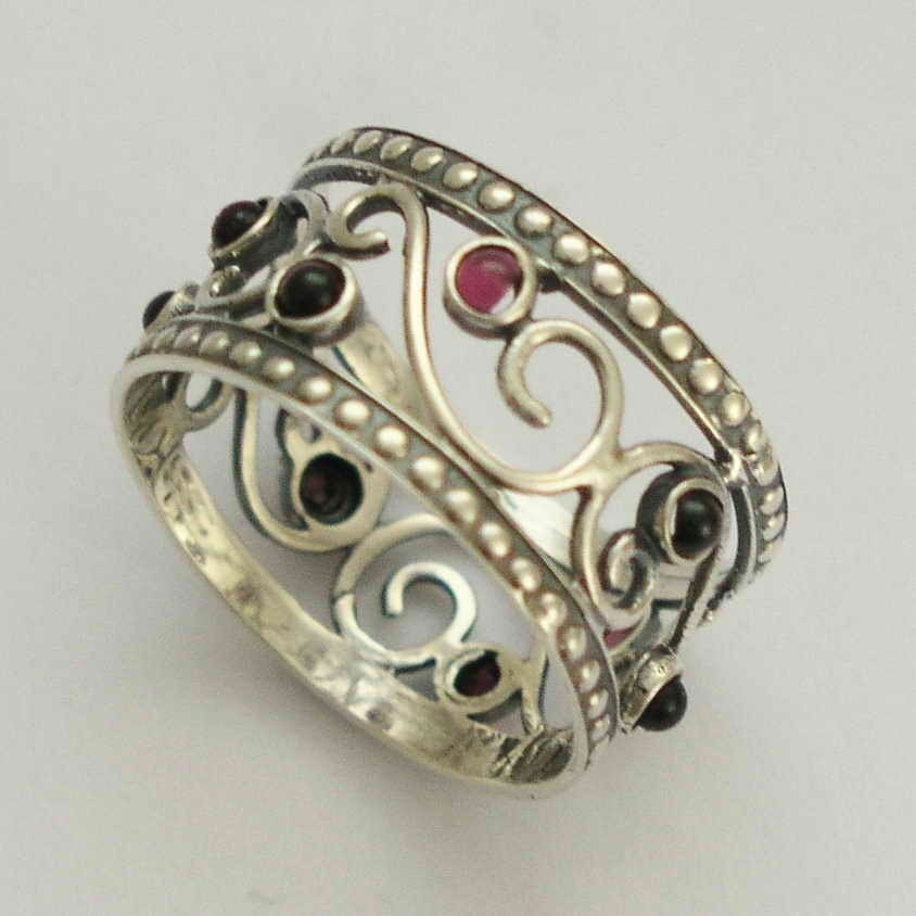 Sterling silver ring with garnets - Shades of summer.