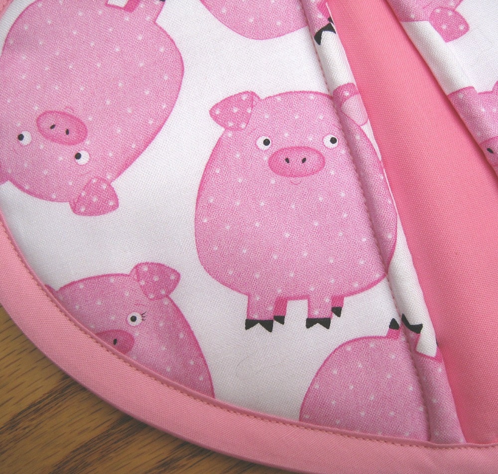 Fat Polka Dot Pigs Potholders - Set of 2