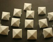 50 pcs. White Pyramid Stud Biker Spikes spots nailheads 13 mm.