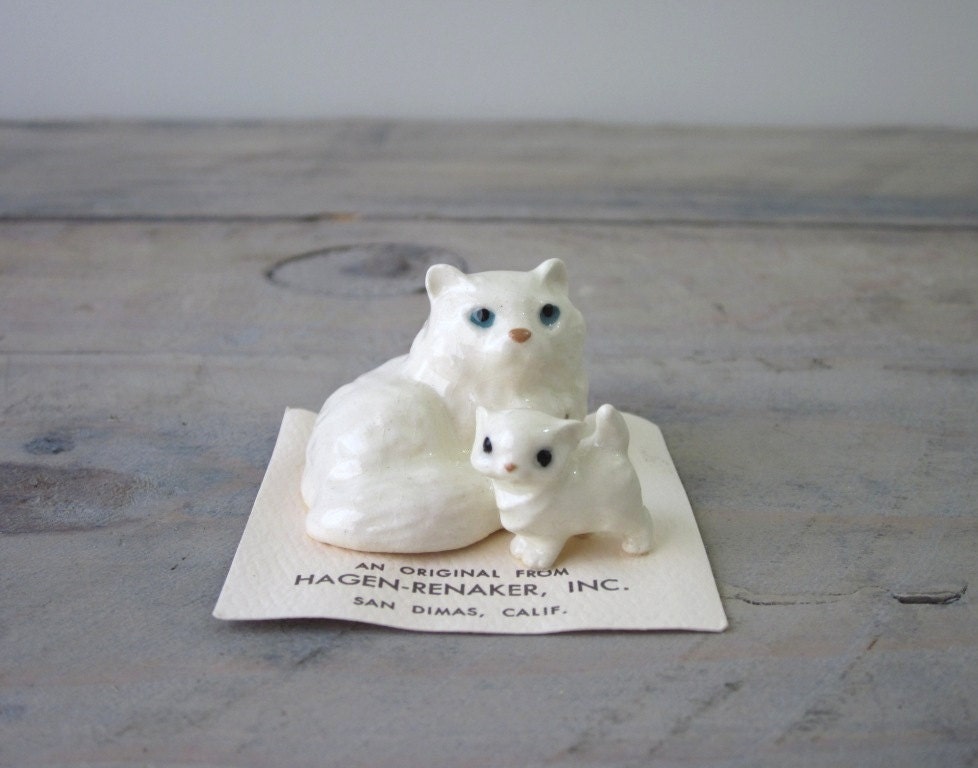 Minature White Cat Figurines by Hagen-Renaker in Plastic Disneyland Box