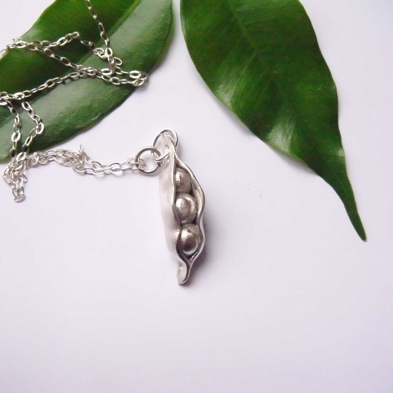   Necklace on Three Peas In A Pod Peapod Necklace Solid By Somethingxtraspecial