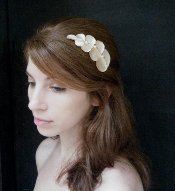 Grecian Hair Comb, leaves and pearl berries in ivory champagne colors.