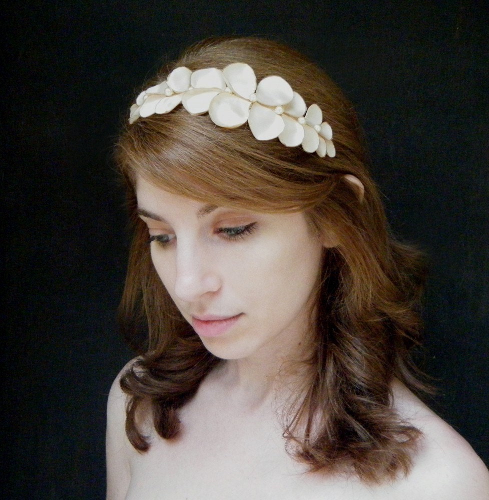 Grecian Hair Comb, leaves and pearl berries in ivory champagne colors.